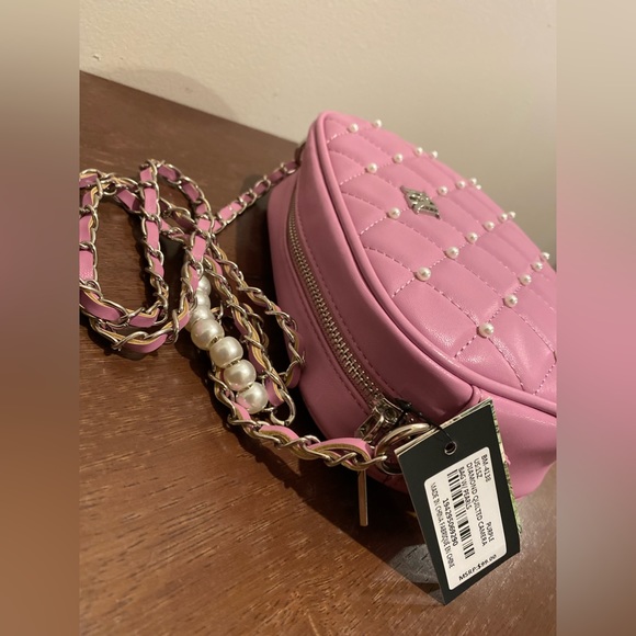 NWT Badgley Mischka (Minor Flaws) Diamond Quilted Camera Bag W/Pearls - Picture 9 of 13